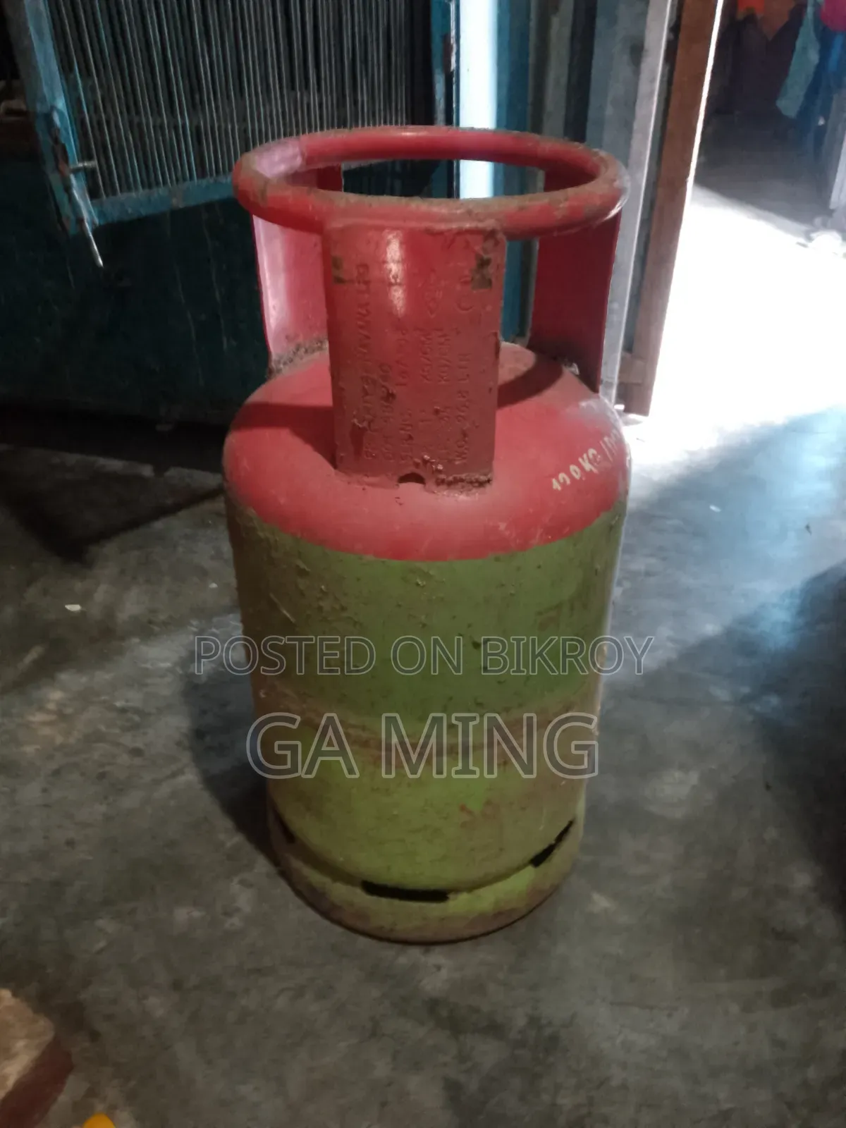 Empty gas cylinder