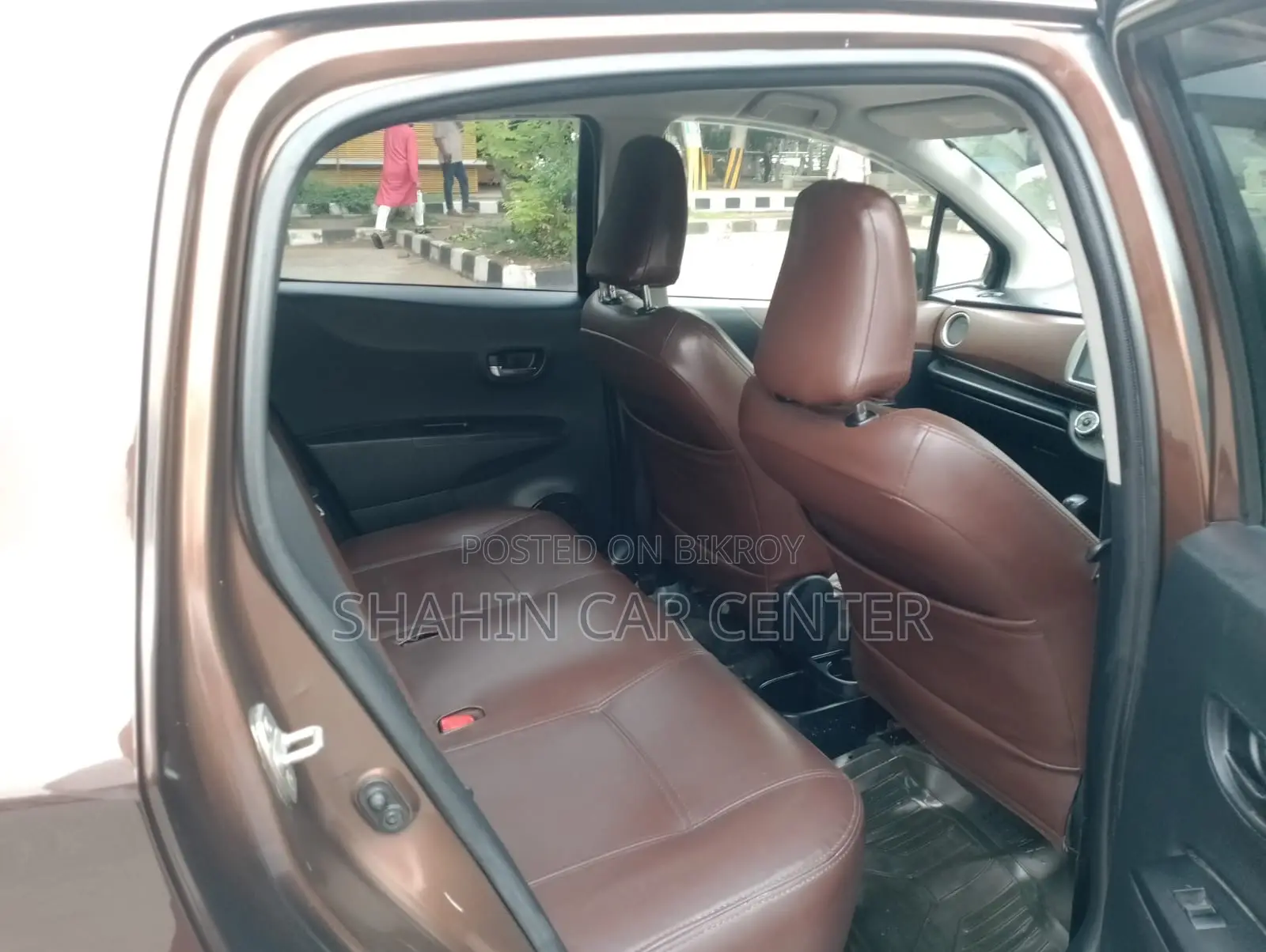 Toyota Vitz 1.3 AWD 5-door 2012 Brown