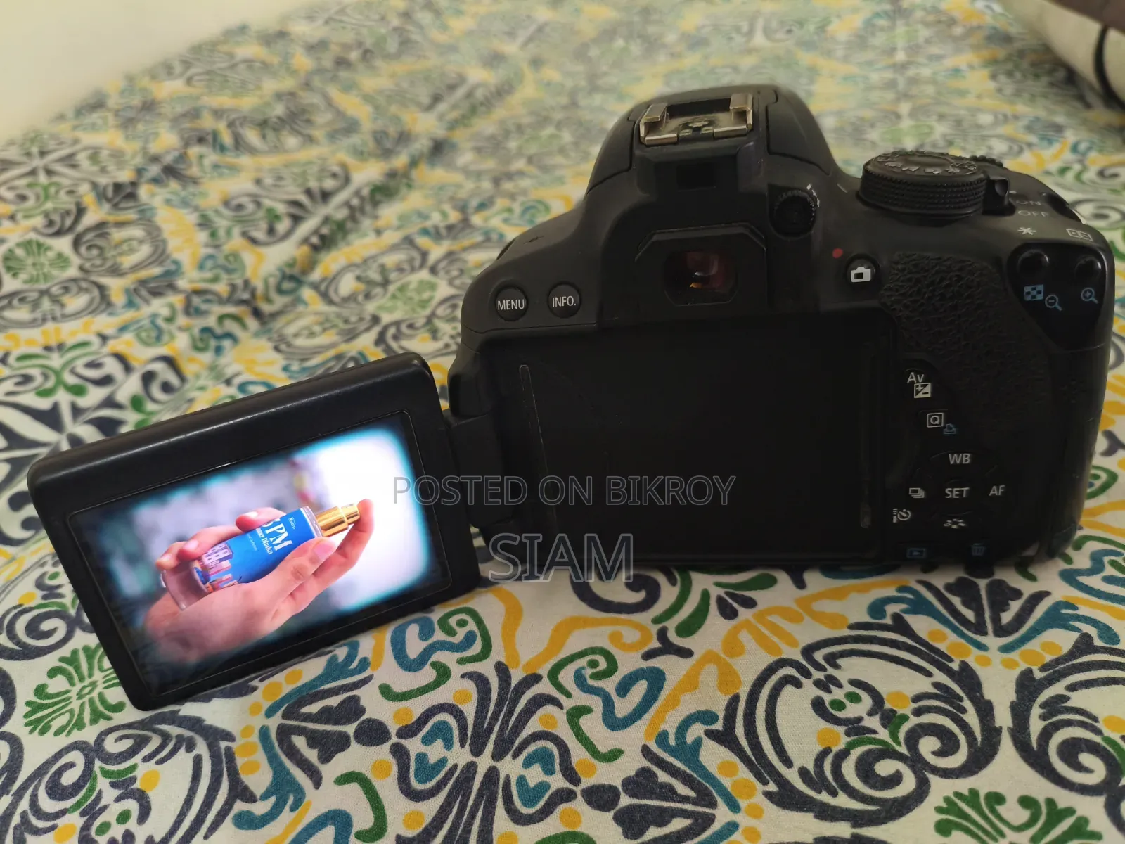 Canon Kiss I7 (Japanese) DSLR Camera
