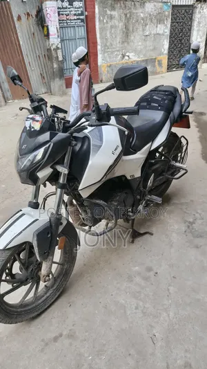 Hero Thriller 160R 2021 White