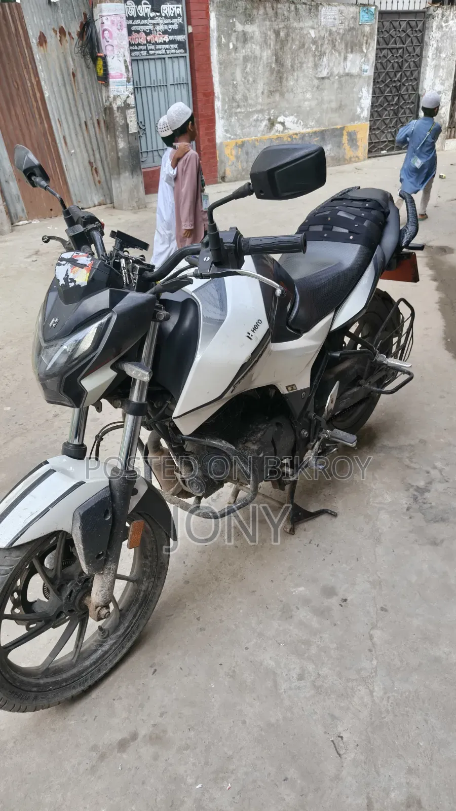 Hero Thriller 160R 2021 White