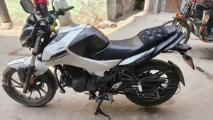 Hero Thriller 160R 2021 White