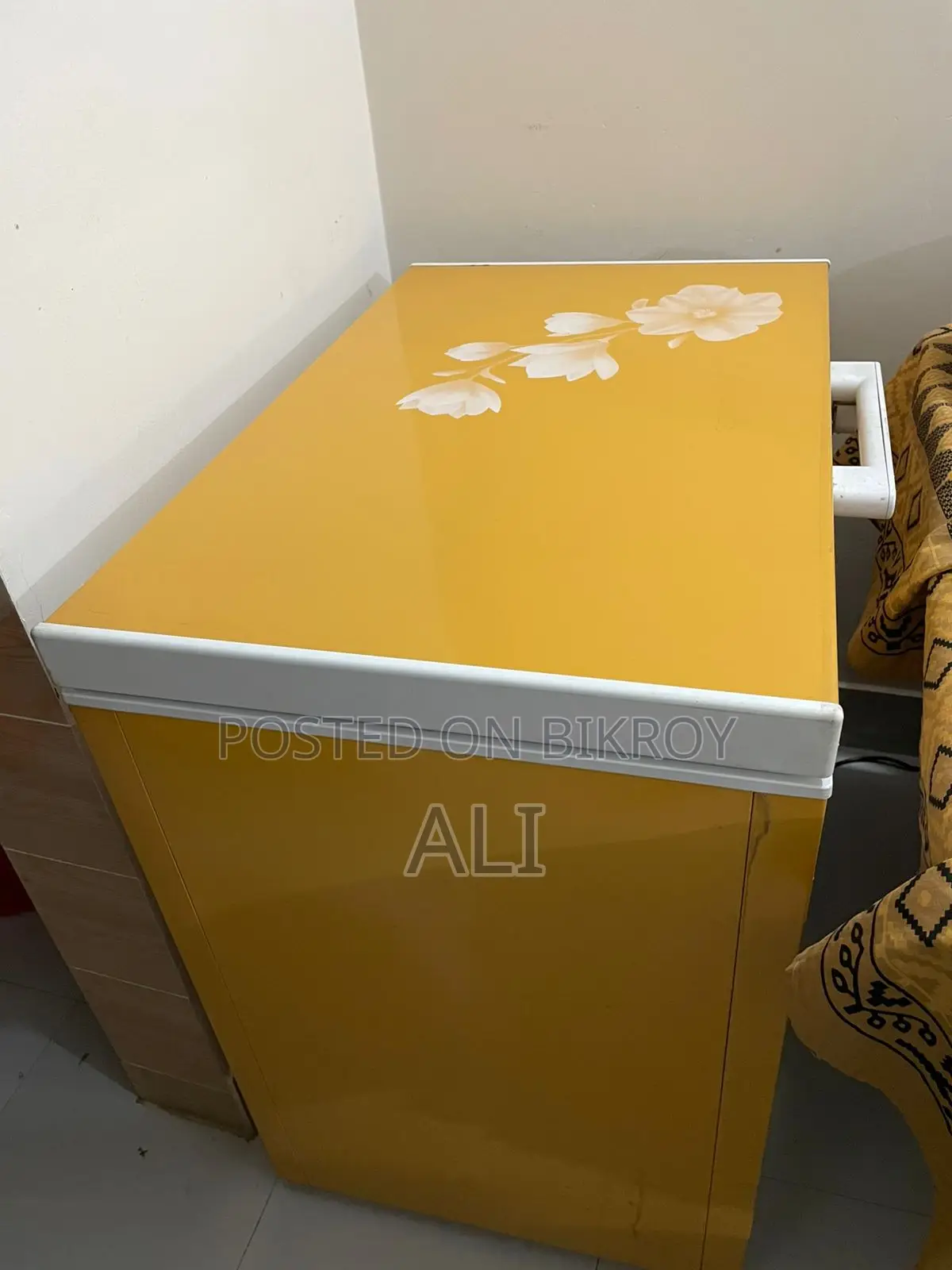 Singer Chest Freezer | 200 L | Yellow
