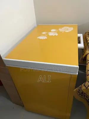 Singer Chest Freezer | 200 L | Yellow