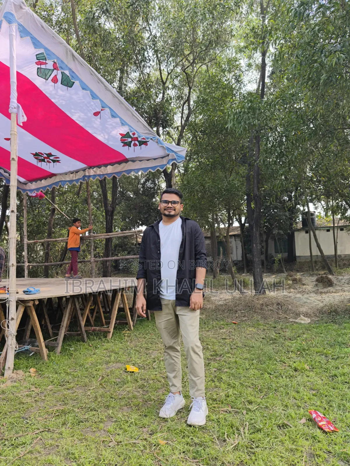 চাকরী প্রয়োজন।