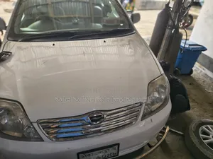 Toyota Corolla LE 2004 White