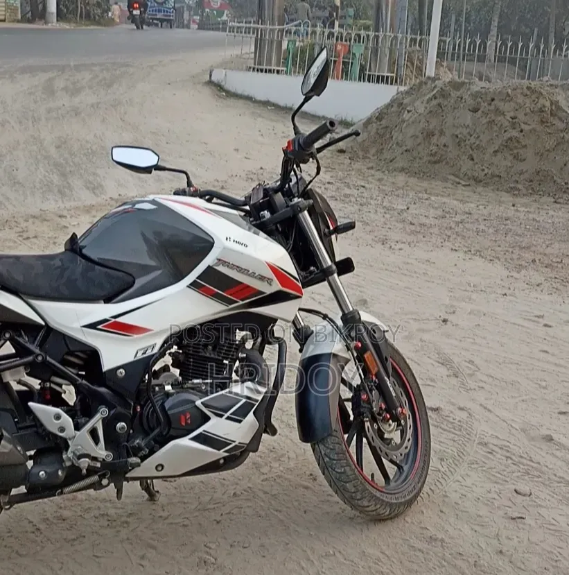 Hero Thriller 160R 2022 White