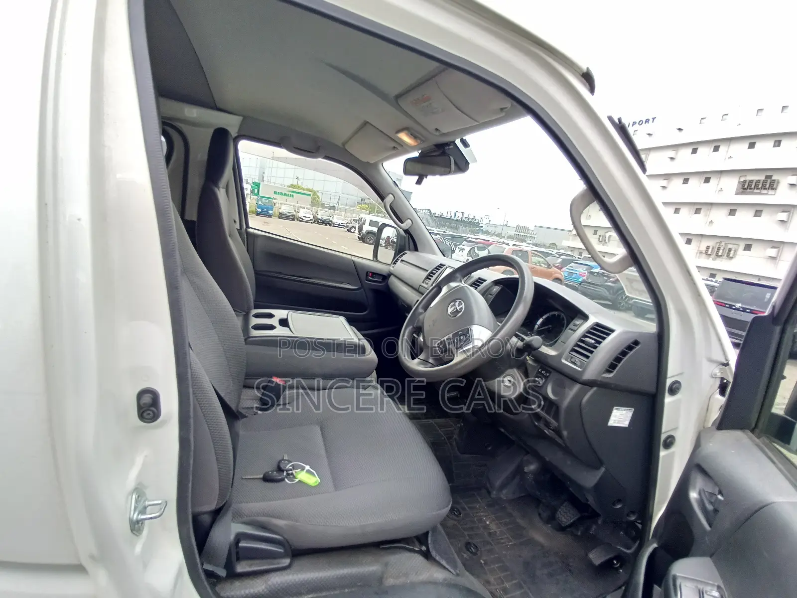 Toyota HiAce 2021 White