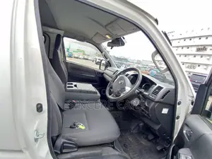 Toyota HiAce 2021 White
