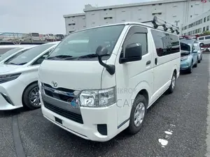 Toyota HiAce 2021 White