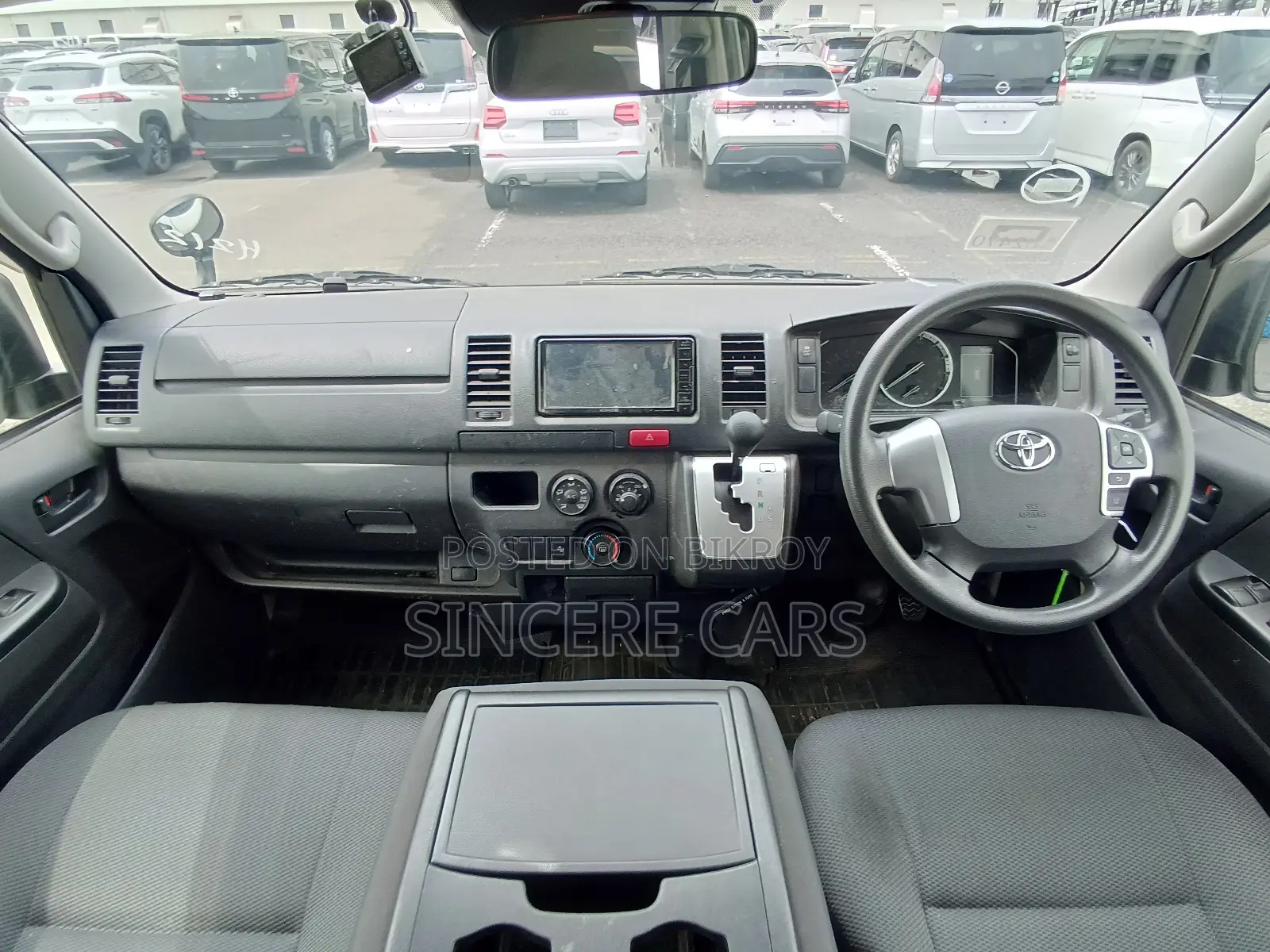 Toyota HiAce 2021 White