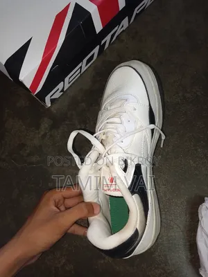 স্নিকার্স জুতা