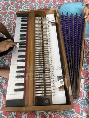 A harmonium will be sold.