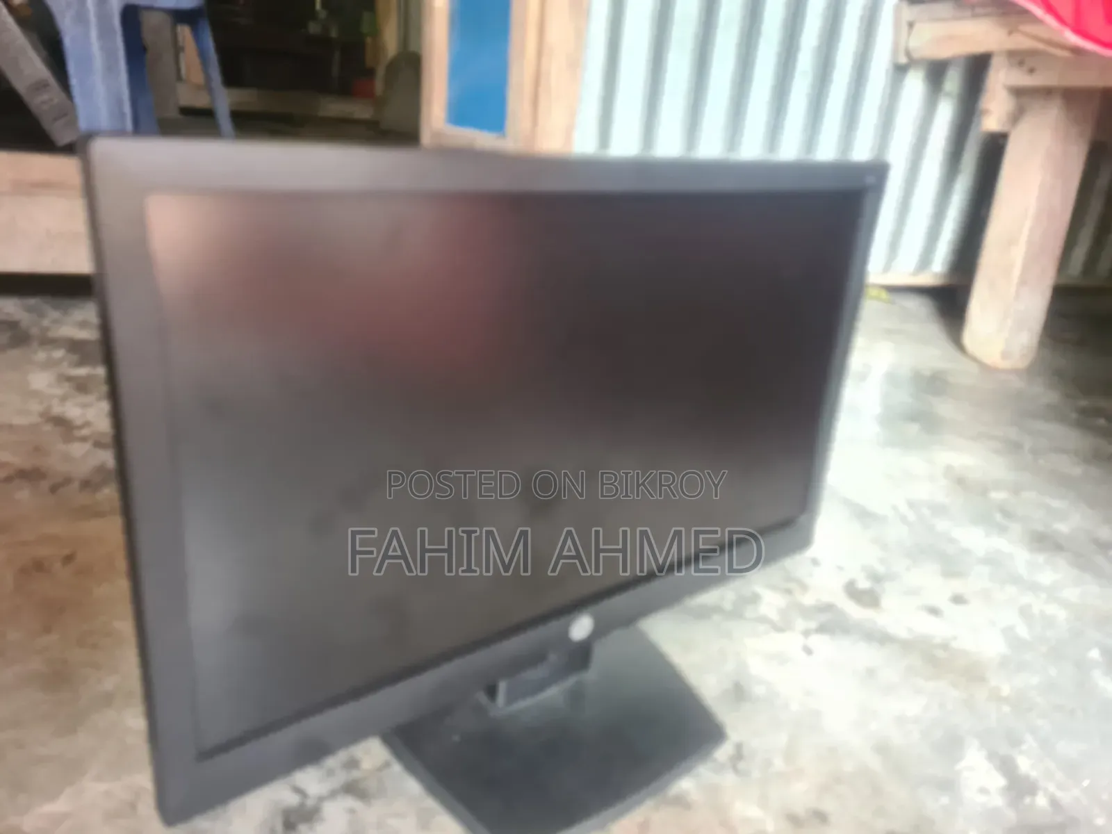 মনিটরটি বিক্রি করতে চাচ্ছি।