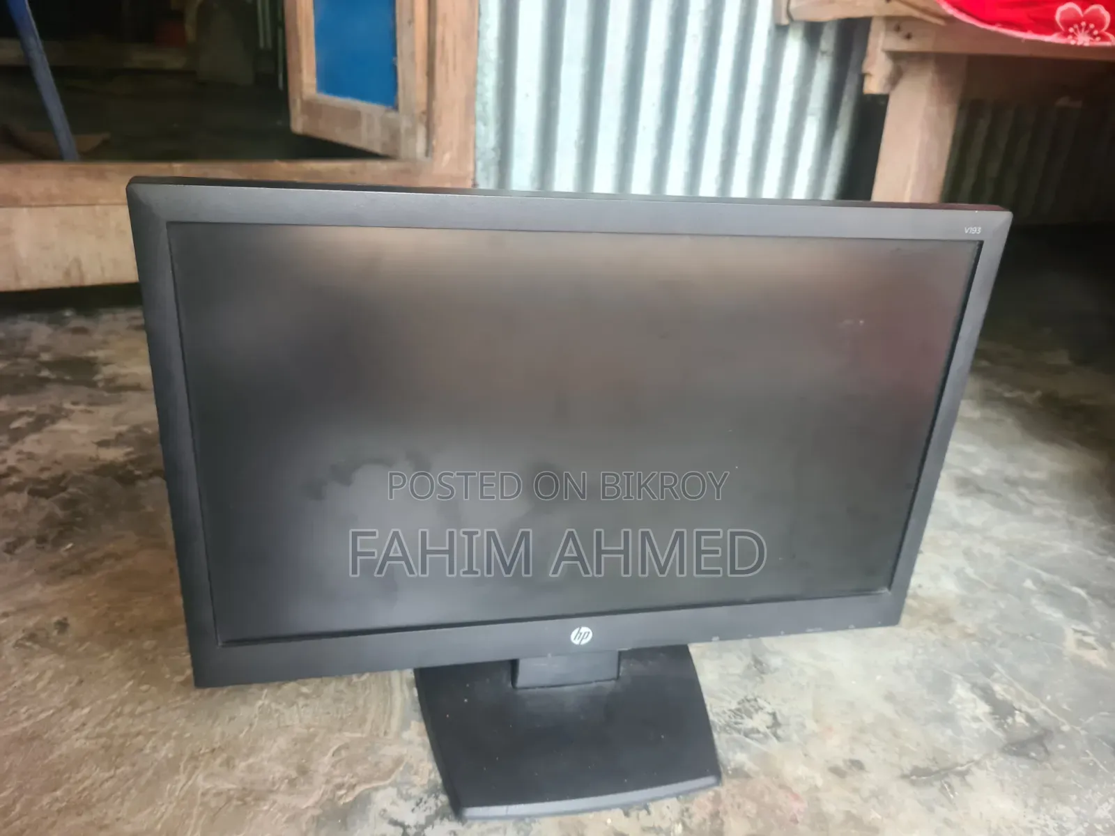 মনিটরটি বিক্রি করতে চাচ্ছি।