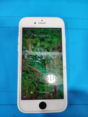 অ্যাপল আইফোন এসই ১২৮ জিবি হোয়াইট