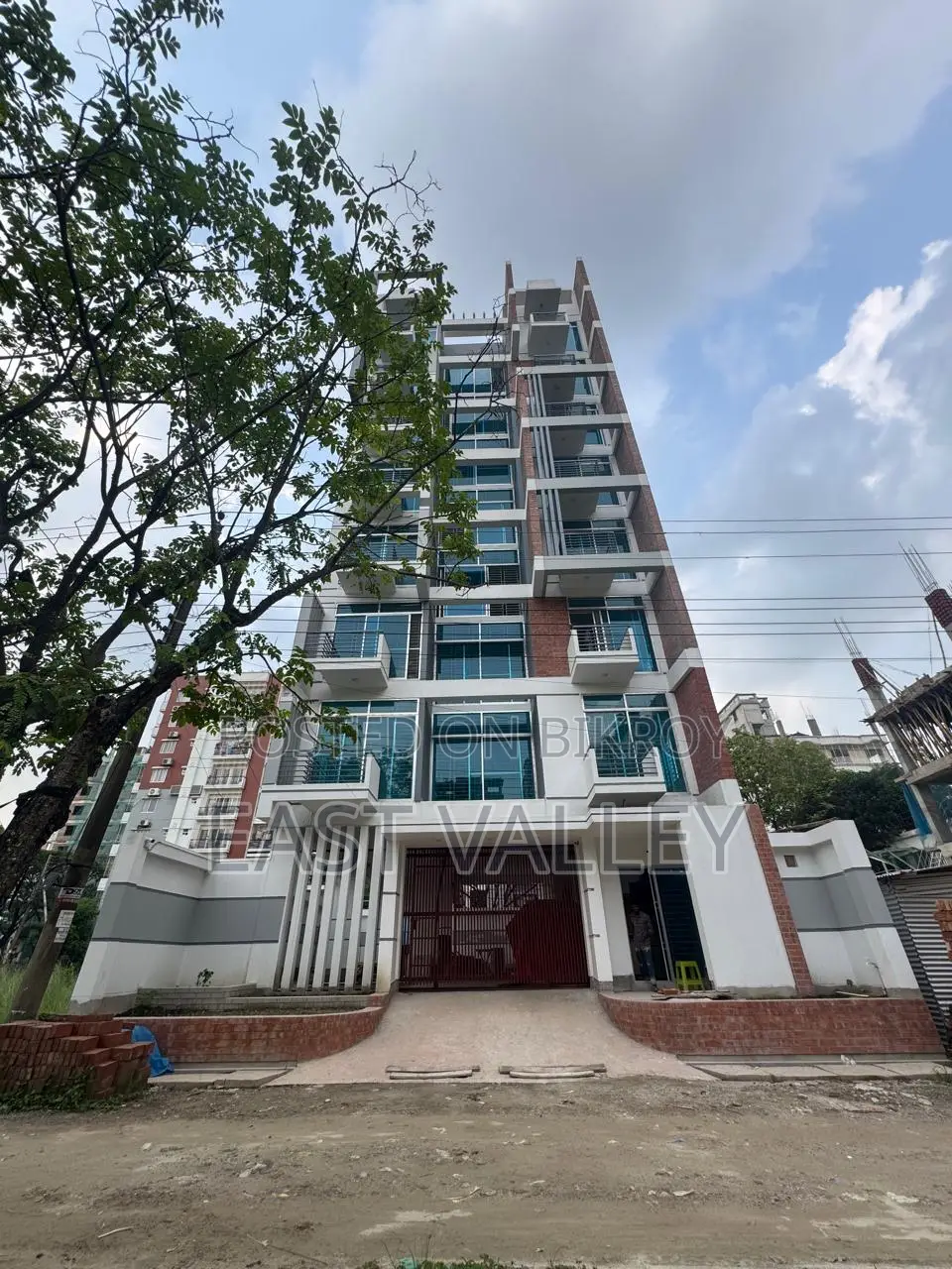 বসুন্ধরার এম এ রহিমে ৩ বেডরুমের ফার্নিশড অ্যাপার্টমেন্ট বিক্রয়ের জন্য