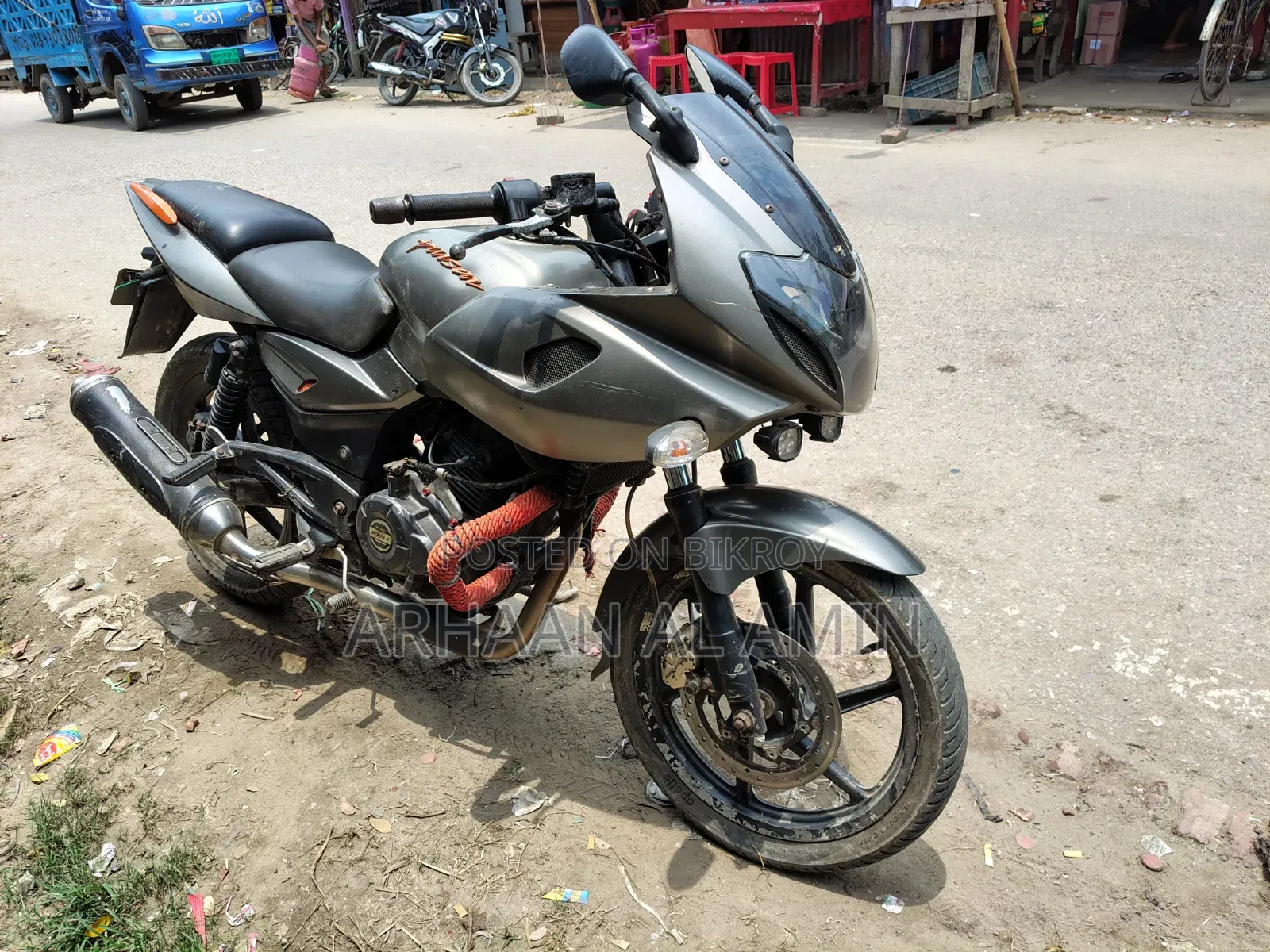 Bajaj Pulsar 220 F 2018 Brown