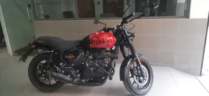 রয়েল এনফিল্ড হান্টার ৩৫০ ২০২৫ রেড