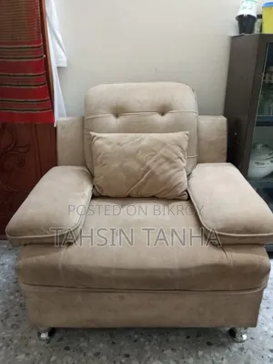 This is a 2+2+1 sofa. Includes 5 cushions. Brand new furniture.