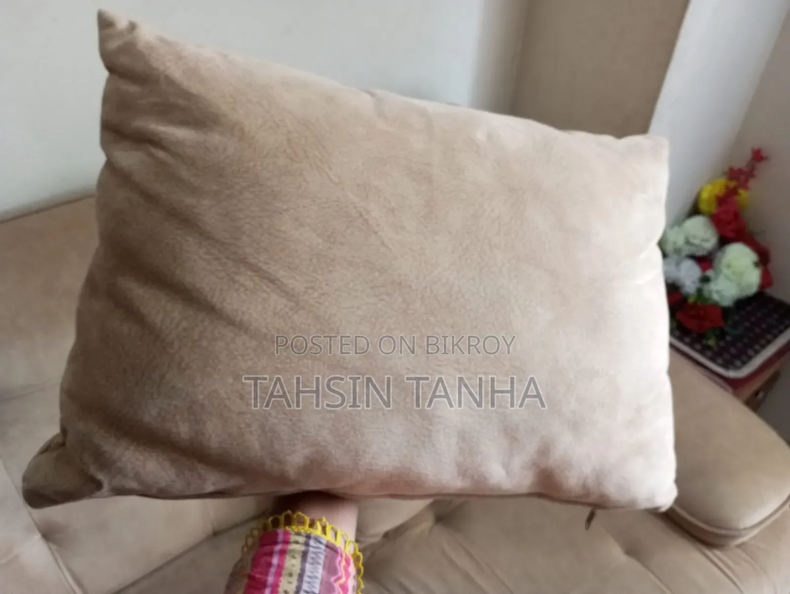 This is a 2+2+1 sofa. Includes 5 cushions. Brand new furniture.