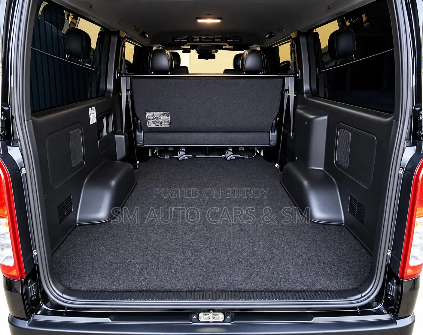 Toyota HiAce 2021 Black