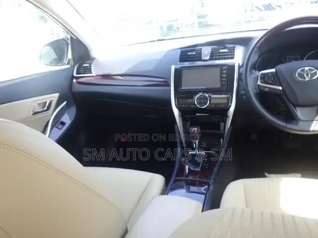 Toyota Premio 1.5 FWD 2021 Pearl