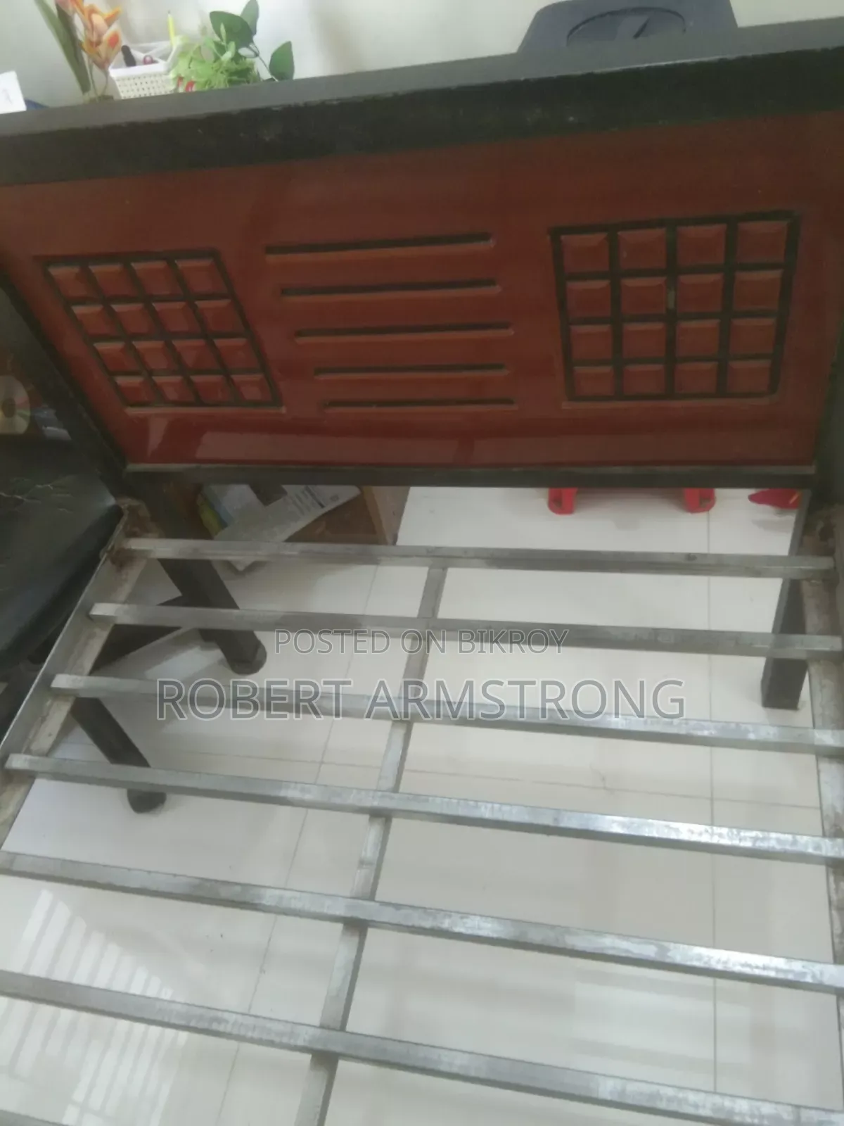 একটি মজবুত স্টিলের খাট বিক্রি হবে