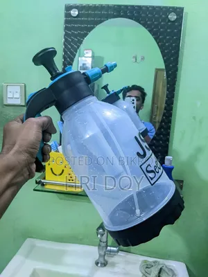 বাগানপ্রেমীদের জন্য দারুণ একটি হ্যান্ড প্রেসার স্প্রেয়ার।