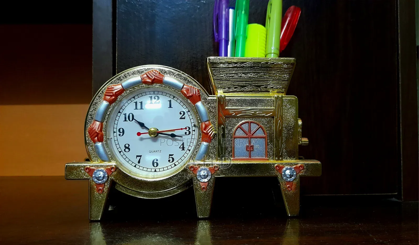 Analog Clock With Pen Holder