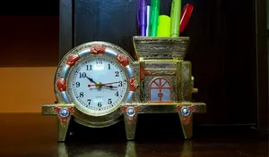 Analog Clock With Pen Holder