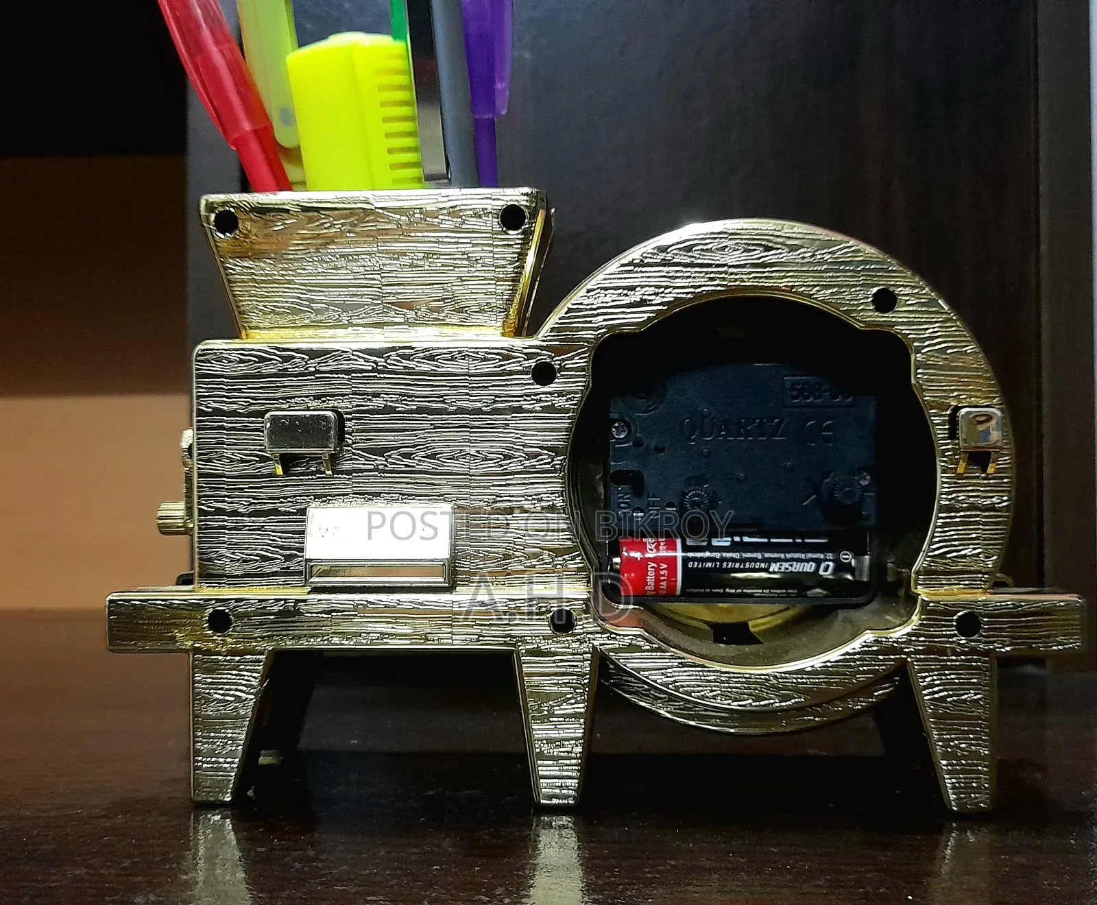 Analog Clock With Pen Holder