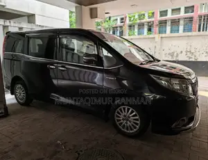 টয়োটা এসকায়ার ১.৮ এফডব্লিউডি হাইব্রিড (৭ সিটার) ২০১৫