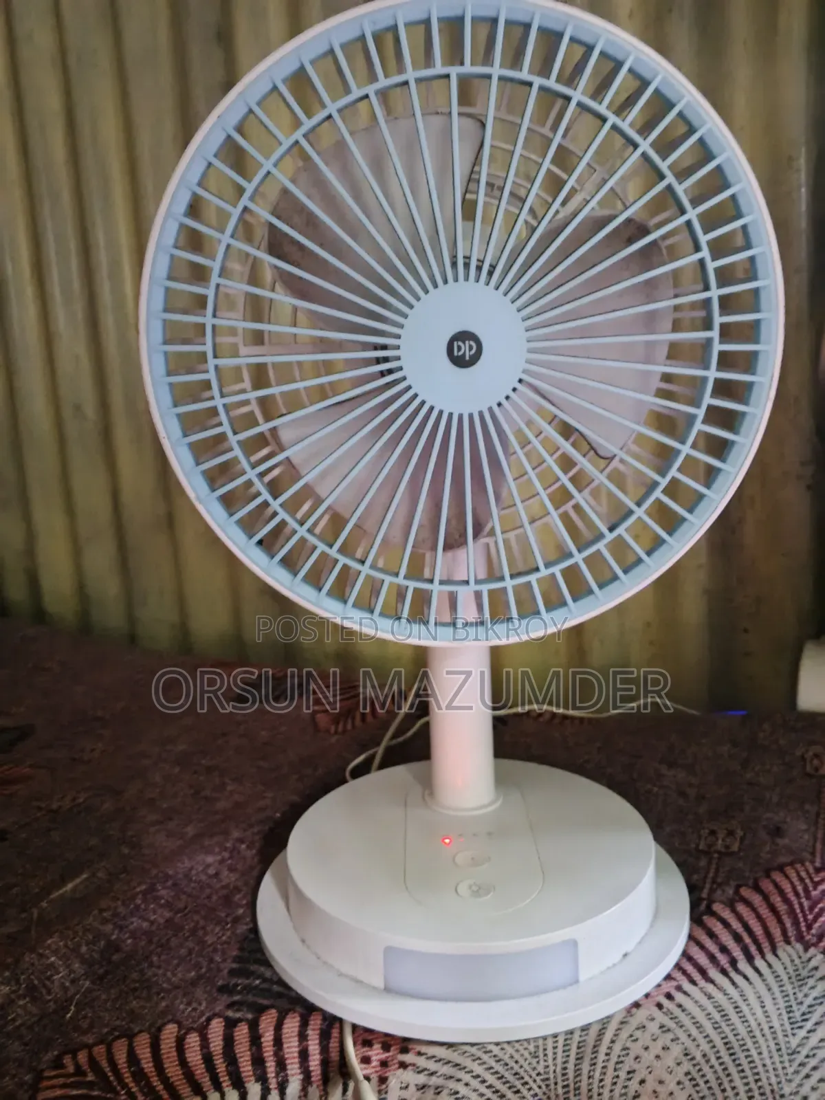 রিচার্জেবল ফেন।