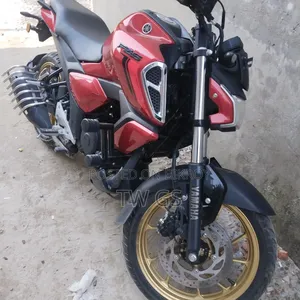 নতুন ইয়ামাহা এফজেড ২০২৫ লাল