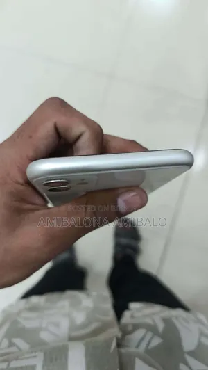 Apple iPhone 11 64 GB White