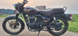 রয়্যাল এনফিল্ড বুলেট ৩৫০ ২০২৫ ব্ল্যাক