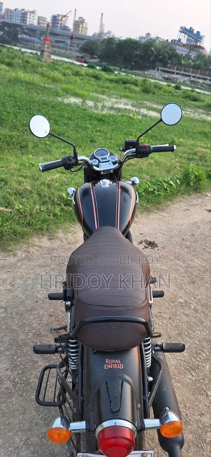 রয়্যাল এনফিল্ড বুলেট ৩৫০ ২০২৫ ব্ল্যাক