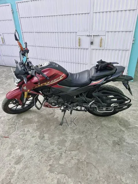 Honda Hornet 2025 Red