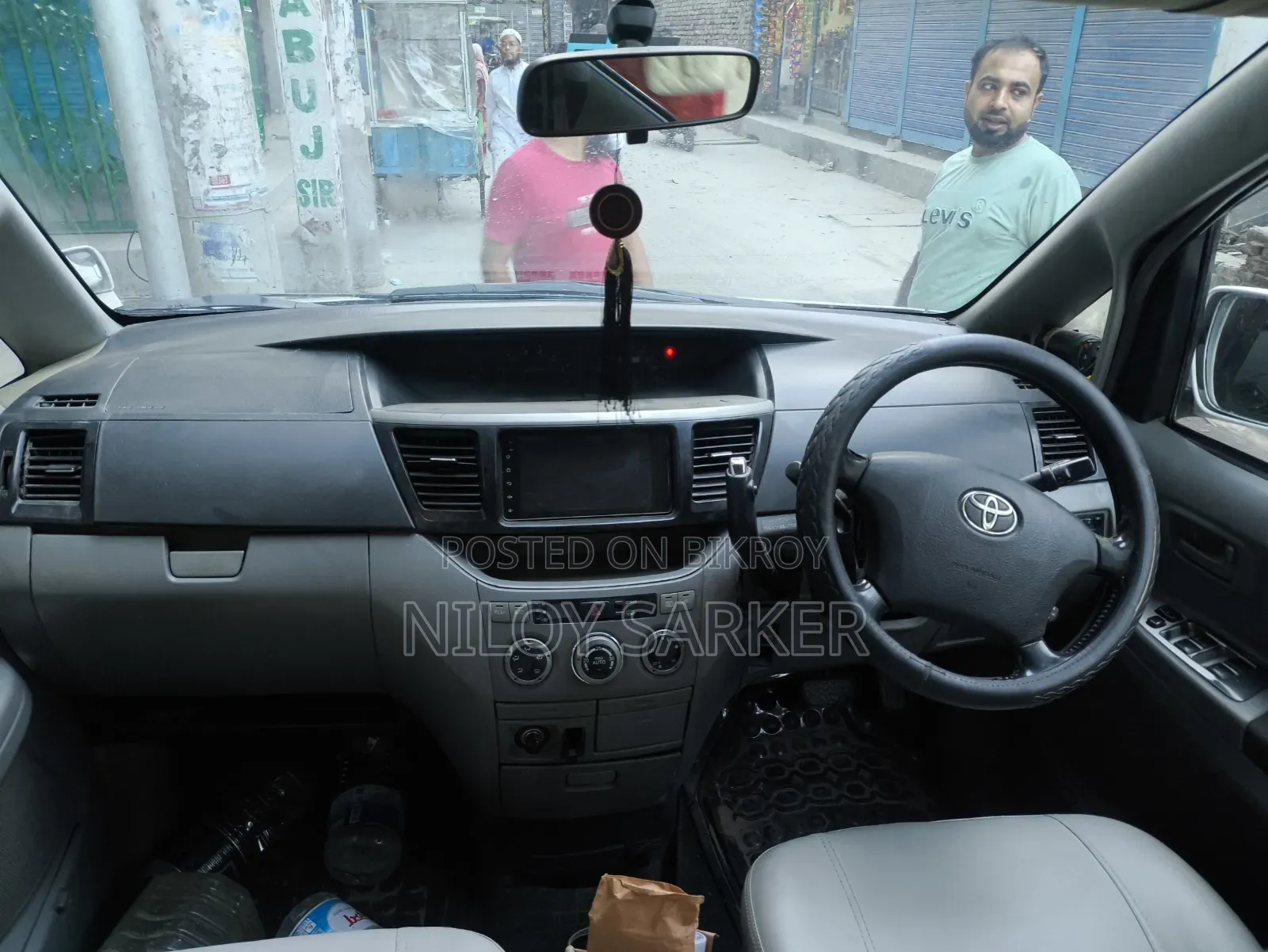 টয়োটা নোয়া ২০০৪ পার্পল