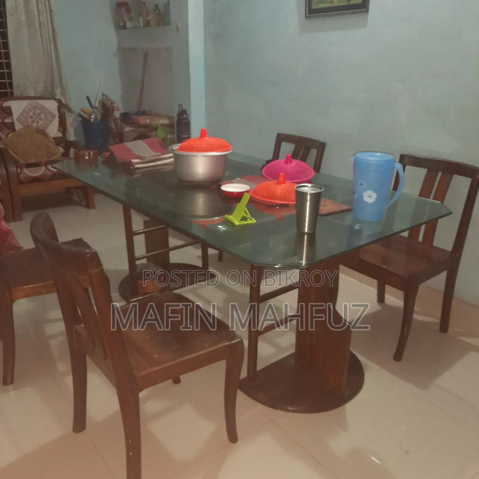 Six-seater dining table