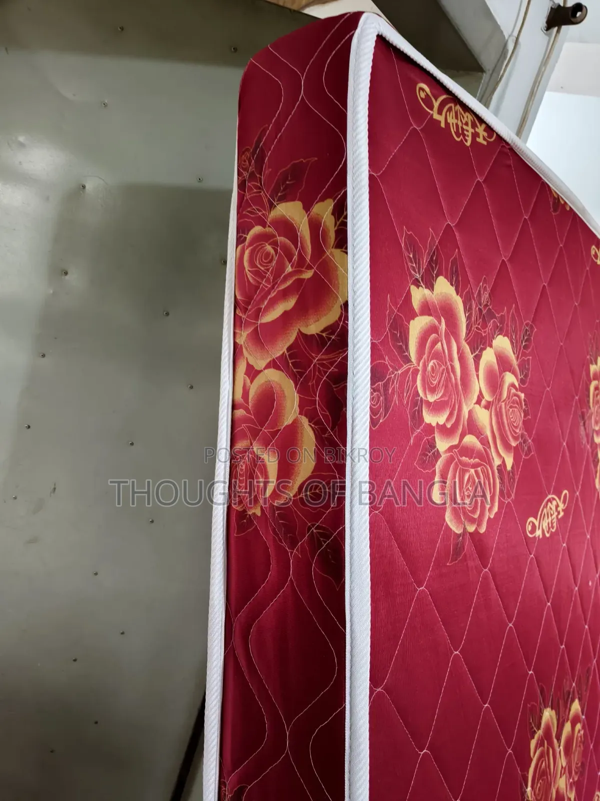 মাঝারি সাইজের বেড বিক্রির জন্য। ৫ ফিট ৭ ইঞ্চি। ম্যাট্রেস সহ