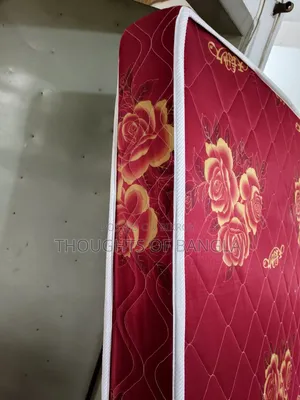 মাঝারি সাইজের বেড বিক্রির জন্য। ৫ ফিট ৭ ইঞ্চি। ম্যাট্রেস সহ