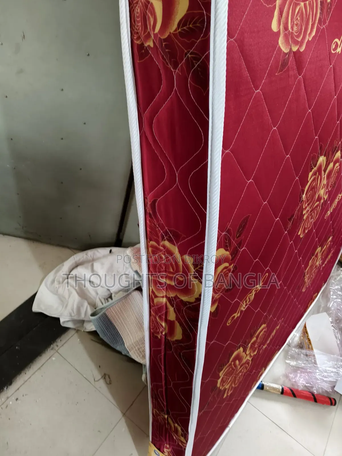 মাঝারি সাইজের বেড বিক্রির জন্য। ৫ ফিট ৭ ইঞ্চি। ম্যাট্রেস সহ