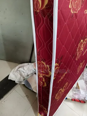মাঝারি সাইজের বেড বিক্রির জন্য। ৫ ফিট ৭ ইঞ্চি। ম্যাট্রেস সহ
