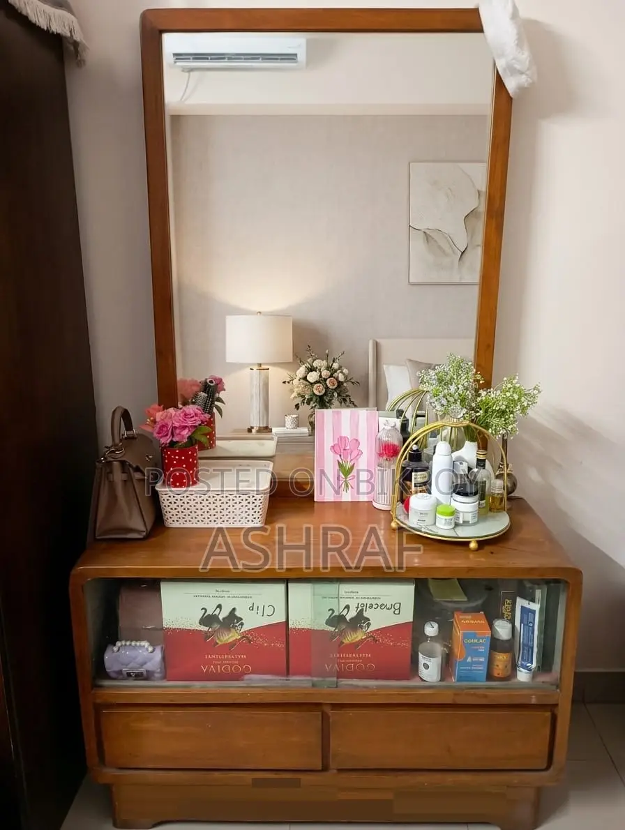 Premium Quality Wooden Dressing Table and Large Mirror for Sale