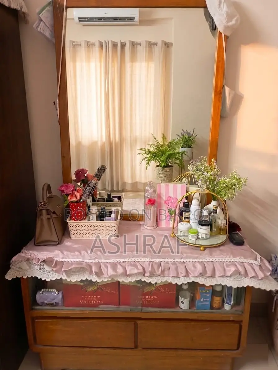Premium Quality Wooden Dressing Table and Large Mirror for Sale