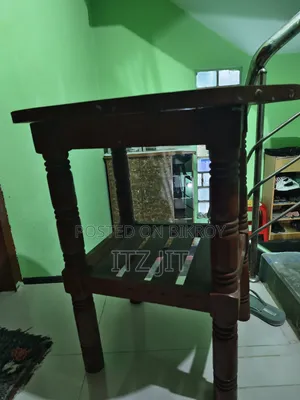 ২ ফিট এর পায়া কাঠের একটি টেবিল বিক্রয়