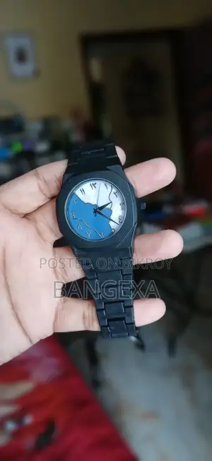 নতুন হাত ঘড়ি