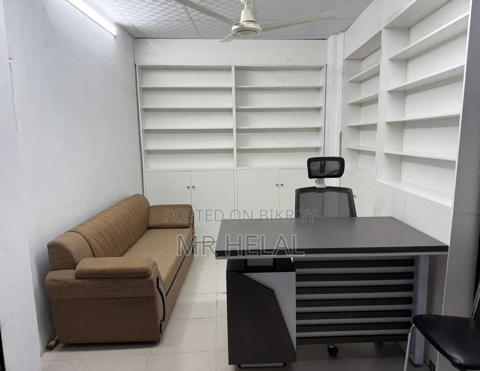 Shop for sale on an urgent basis.